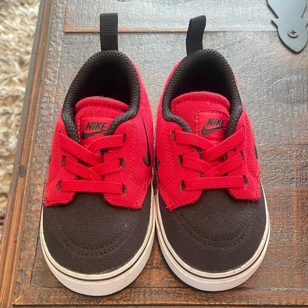 Kids Nike Red and Black Low-Top Sneakers